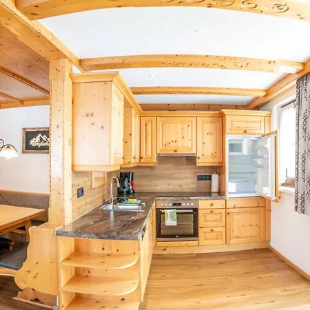 Konukevi Almhof-reithof Pitztal 4*