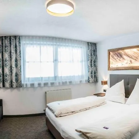 Almhof-reithof Pitztal Gasthof 4*