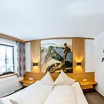 Almhof-reithof Pitztal ゲストハウス