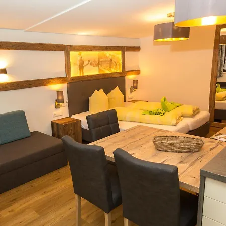 Gasthuis Almhof-reithof Pitztal 4*